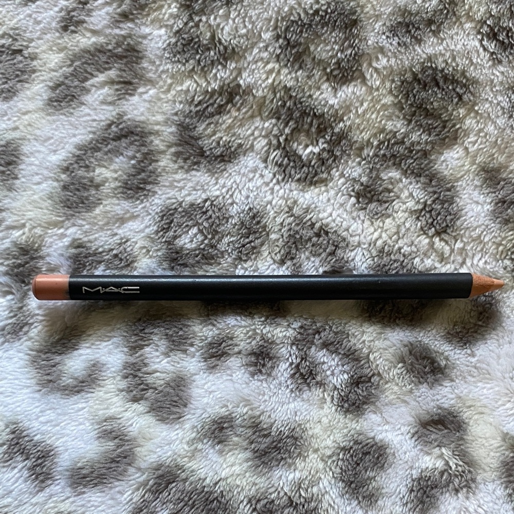MAC Cosmetics Lip Pencil in Naked